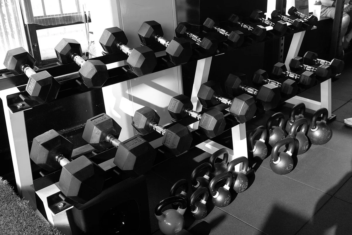 Comment choisir son équipement crossfit maison avec un budget limité en 2026